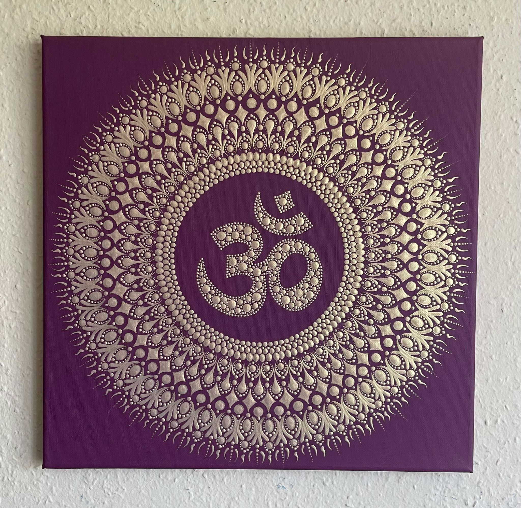 Bordó-arany pontozott mandala 40 x 40 cm