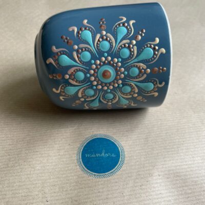 Vintage-kék pontozott mandalás bögre