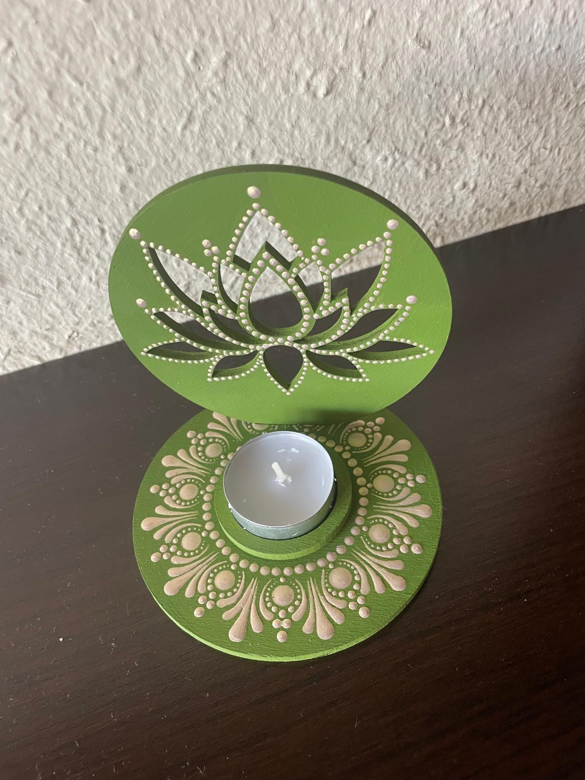 Mécsestartó lótuszvirággal