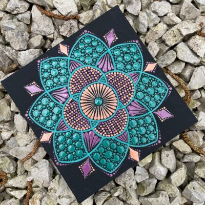 Lila-türkiz-lazac színű pontozott mandala - 15x15 cm
