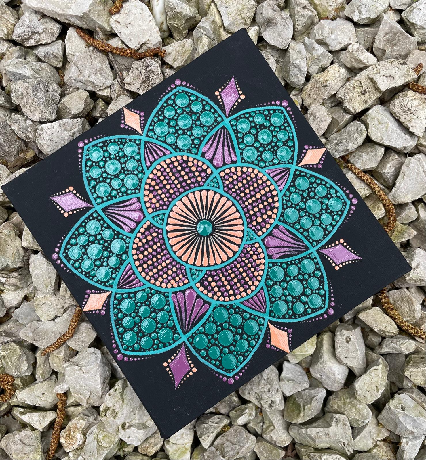 Lila-türkiz-lazac színű pontozott mandala - 15x15 cm