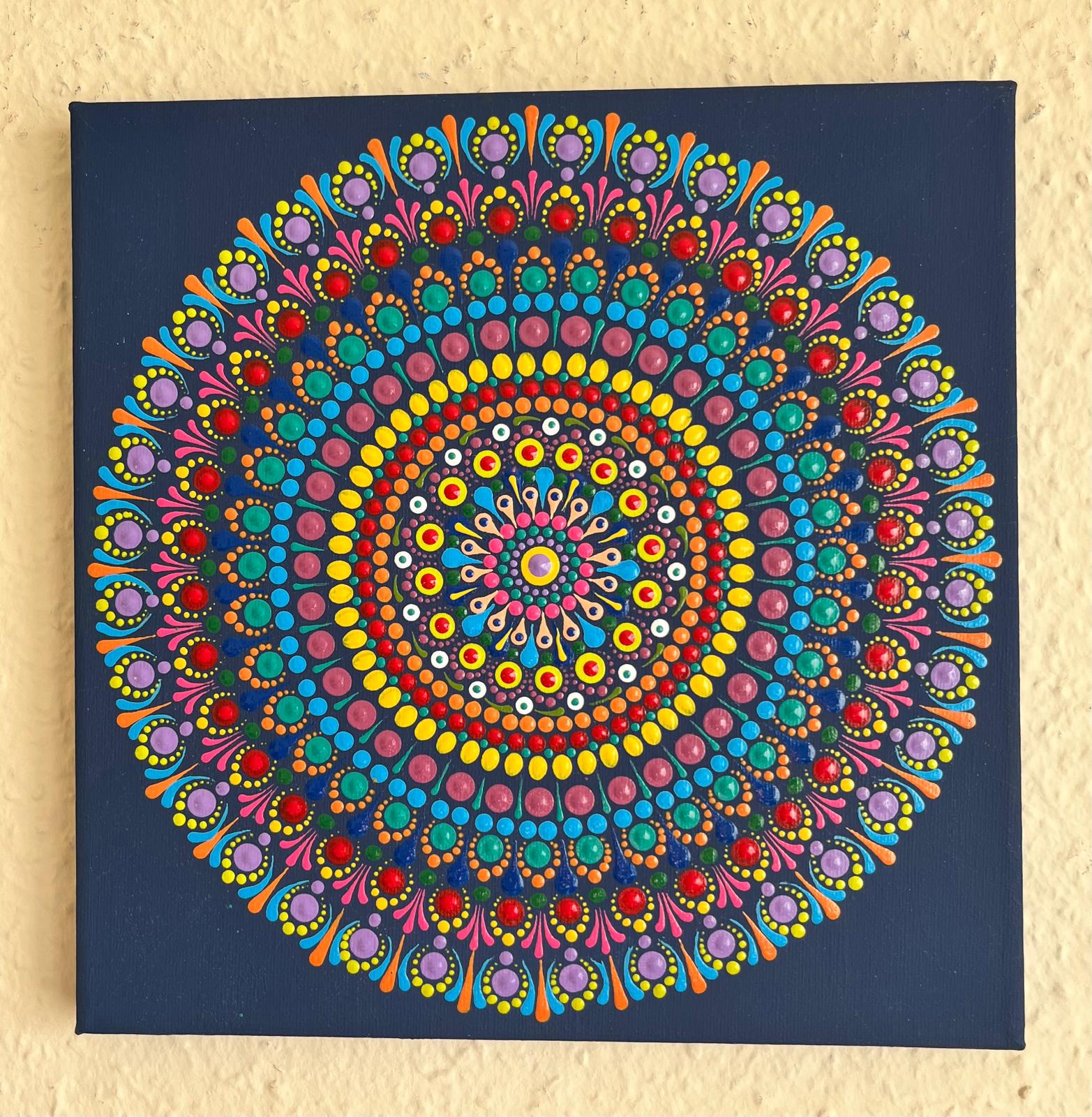 Sötétkék - tarka pontozott mandala 24x24 cm