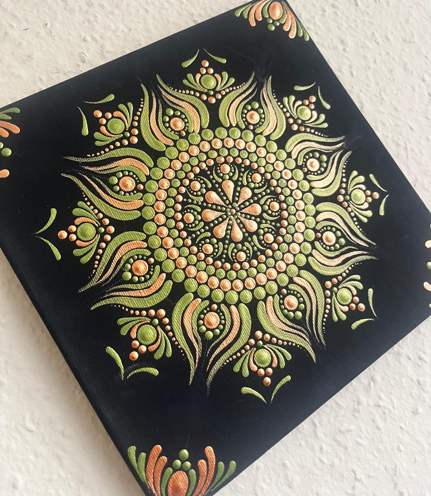 Zöld-bronz pontozott mandala - Image 4